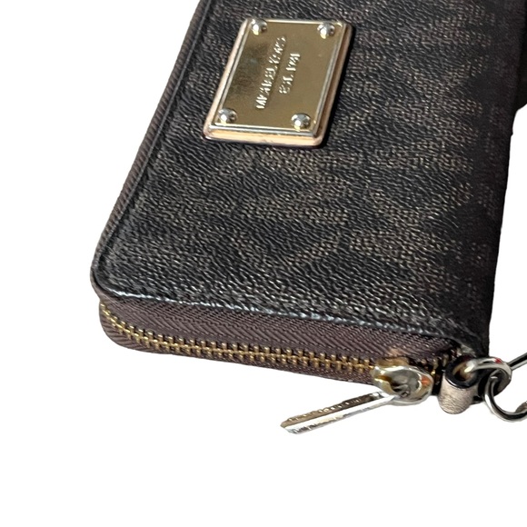 Michael Kors Brown “Jet Set”Wristlet Wallet - Picture 9 of 17